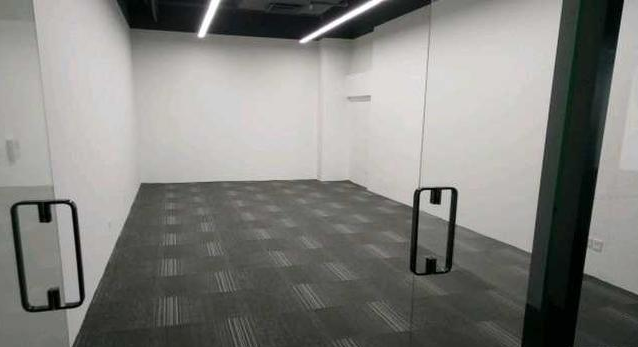 光明D9 55m²办公室 3.1元/m²/天 精品装修