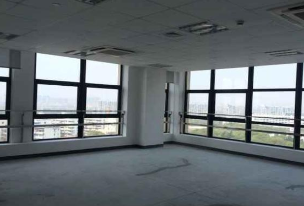 133世界广场 76m²办公室 3.3元/m²/天 中等装修