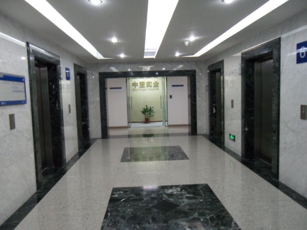 中国船舶大厦 935m²办公室 4.7元/m²/天 中等装修
