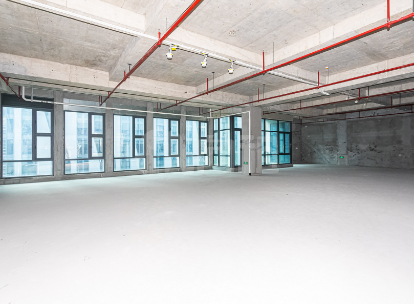 丰隆虹桥中心写字楼 472m²办公室出租 4.6元/m²/天 简单装修