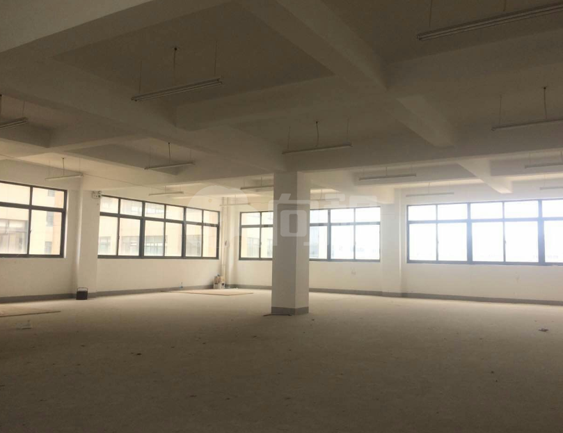 久富科创园写字楼 200m²办公室出租 2.2元/m²/天 简单装修