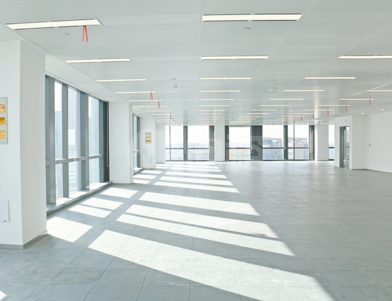 中建企业天地写字楼 321m²办公室出租 4.5元/m²/天 简单装修