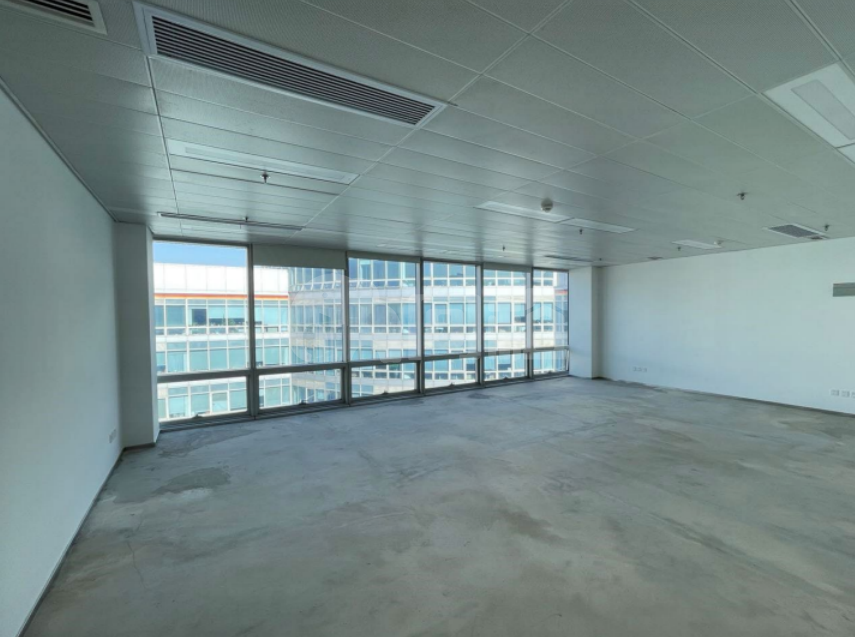 上海德国中心写字楼 307m²办公室出租 6.2元/m²/天 简单装修