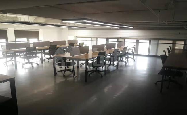 中成智谷创意园 180m²办公室 3.5元/m²/天 精品装修