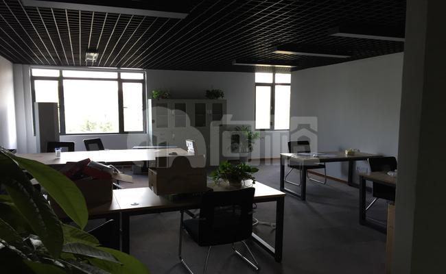 长江软件园 108m²办公室 2.4元/m²/天 中等装修
