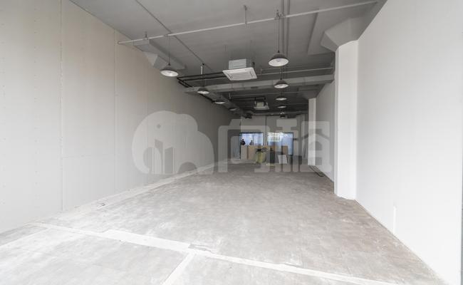 上海新基地创新港 206m²办公室 4.3元/m²/天 简单装修