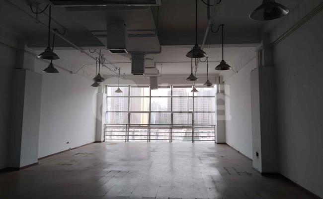 静安现代产业大厦 105m²办公室 4.8元/m²/天 简单装修
