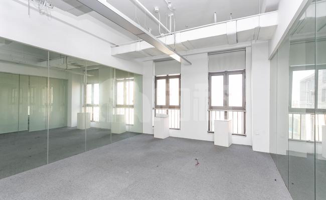 近铁虹桥中心 1028m²办公室 4.6元/m²/天 简单装修