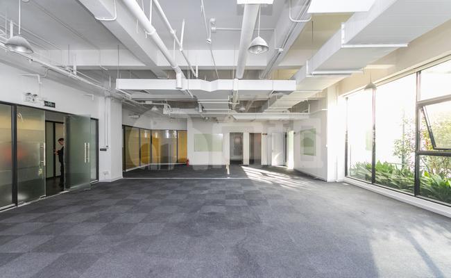 虹桥德必易园 249m²办公室 3.1元/m²/天 精品装修