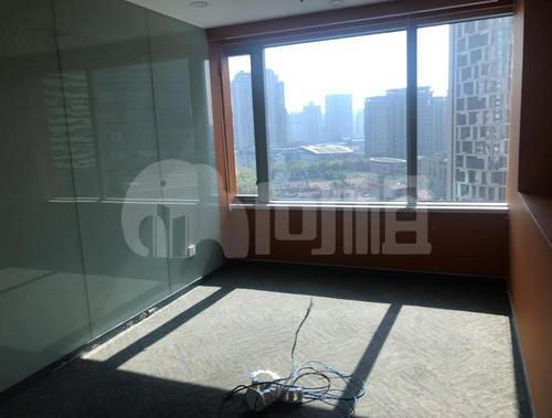香港广场写字楼 199m²办公室 7.74元/m²/天 简单装修