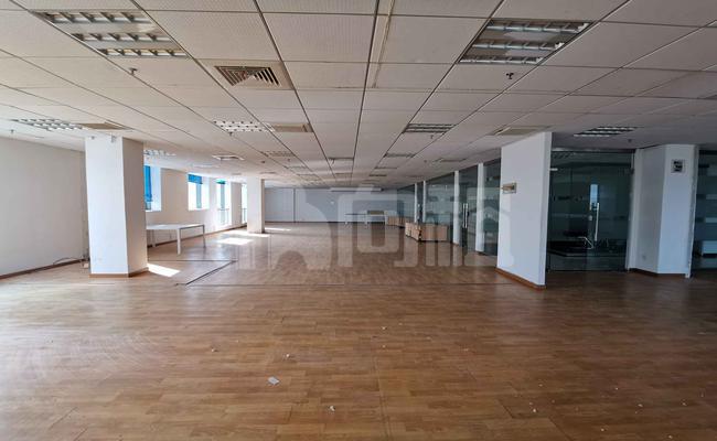 上海国际研发总部基地 370m²办公室 2.4元/m²/天 中等装修