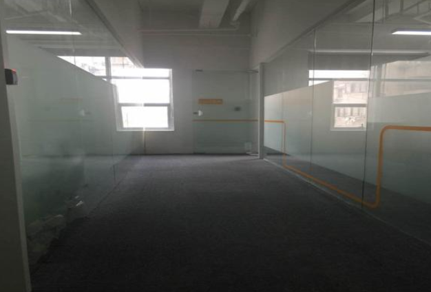 清水湾大厦写字楼 168m²办公室 4.5元/m²/天 精品装修