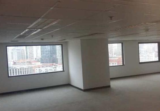 上海滩国际大厦 233m²办公室 4.3元/m²/天 简单装修