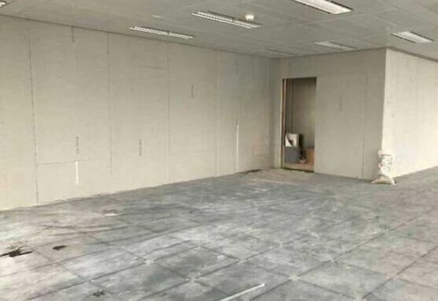 上海白玉兰广场写字楼 4396m²办公室 8.1元/m²/天 中等装修