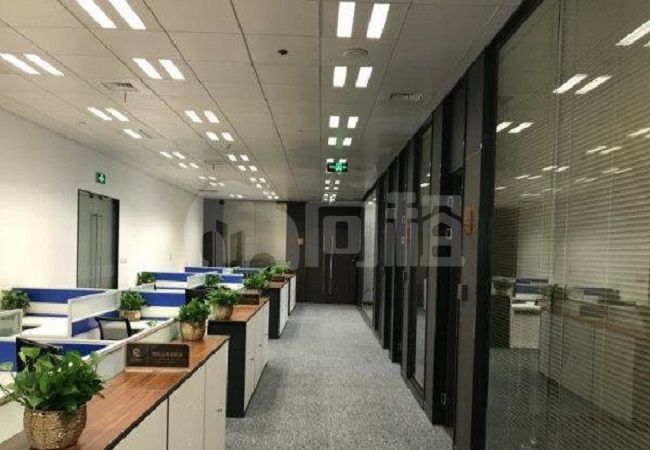 浦东嘉里城写字楼 600m²办公室 7.74元/m²/天 精品装修