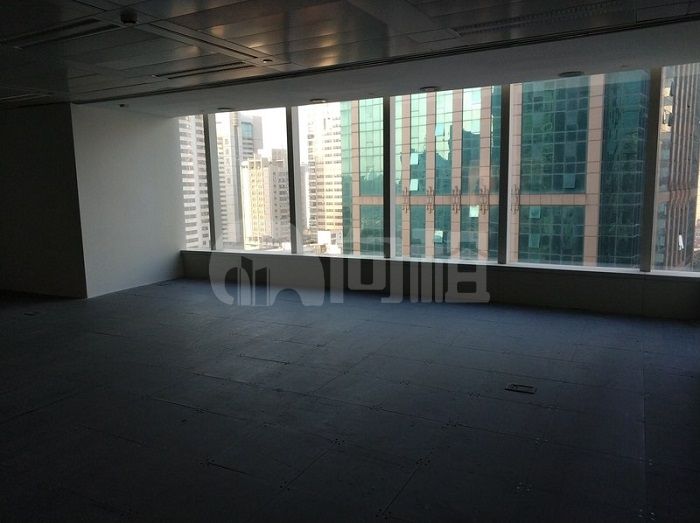 静安嘉里中心写字楼 305m²办公室 9.78元/m²/天 简单装修