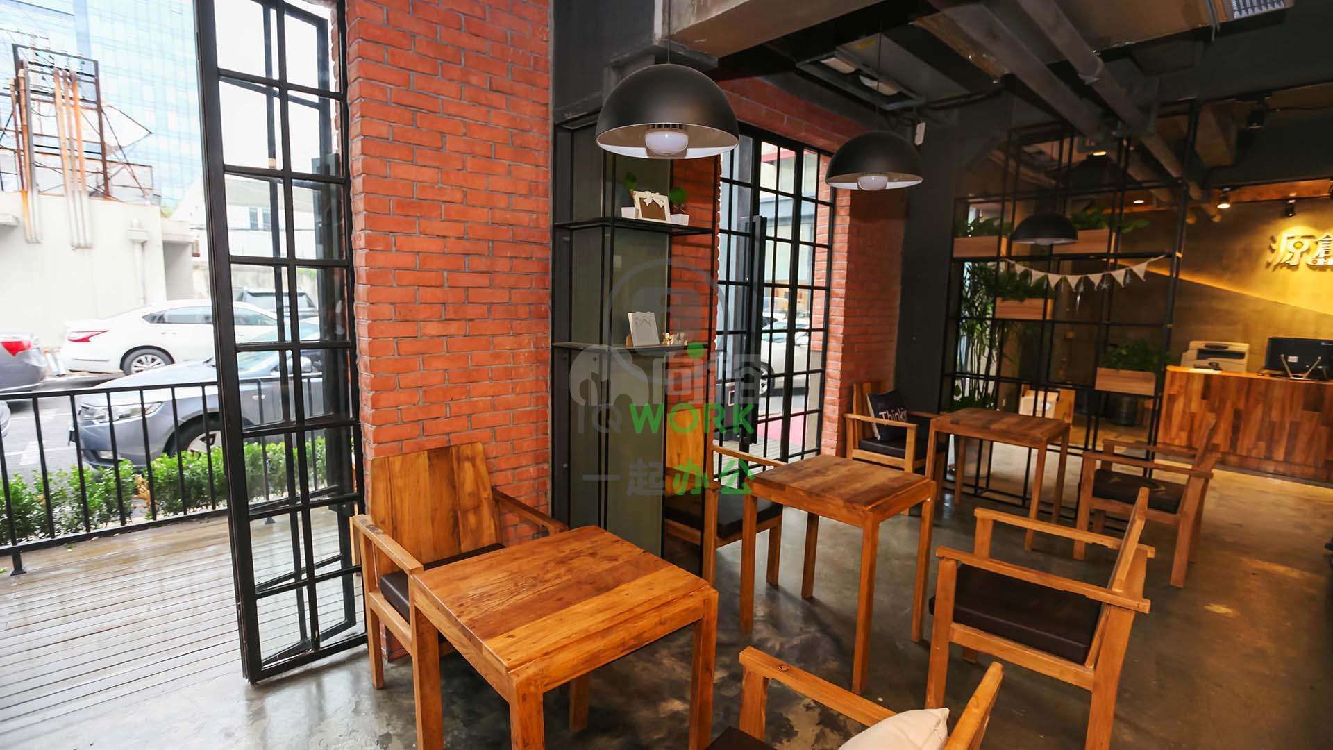 源创社徐汇滨江中心 127m²办公室 4.5元/m²/天 中等装修