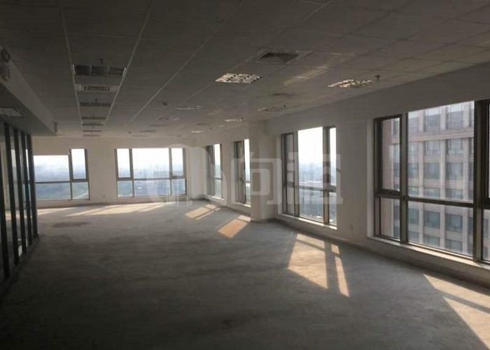 和平国际商务港 348m²办公室 3元/m²/天 简单装修