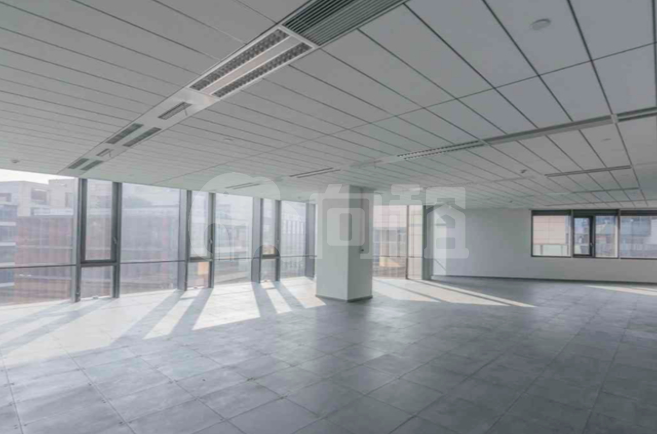 融信绿地国际中心 415m²办公室出租 2.5元/m²/天 简单装修