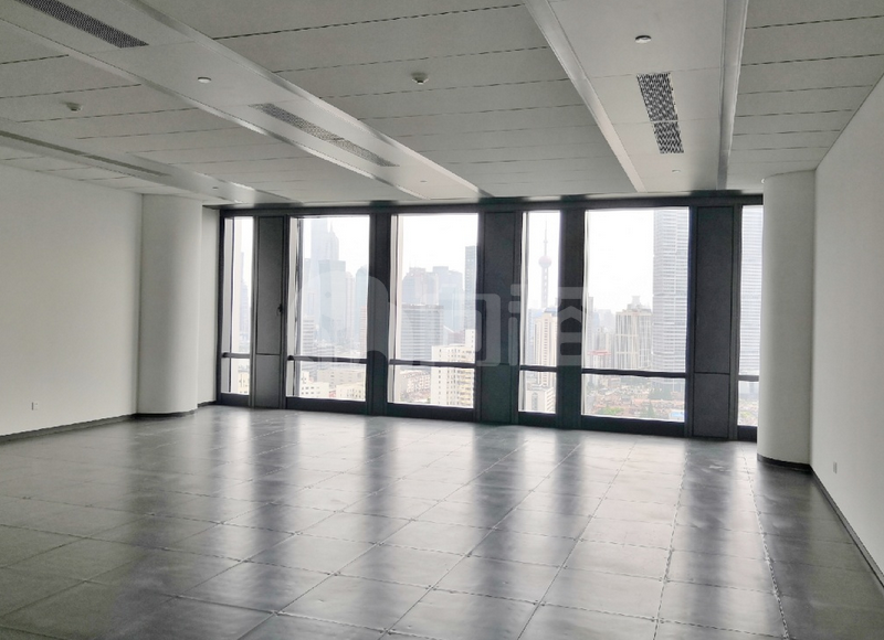 安联大厦写字楼 131m²办公室 5.13元/m²/天 简单装修