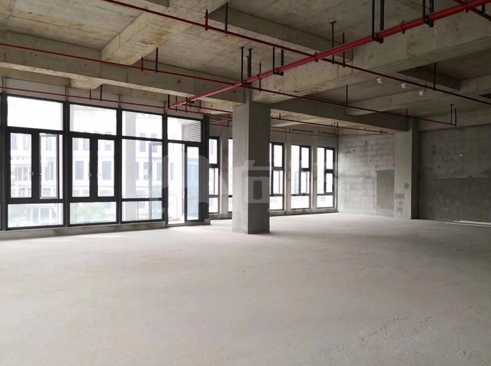 丰隆虹桥中心写字楼 629m²办公室出租 4.6元/m²/天 简单装修