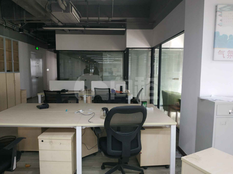 上海普天信息产业园写字楼 567m²办公室 4.5元/m²/天 中等装修