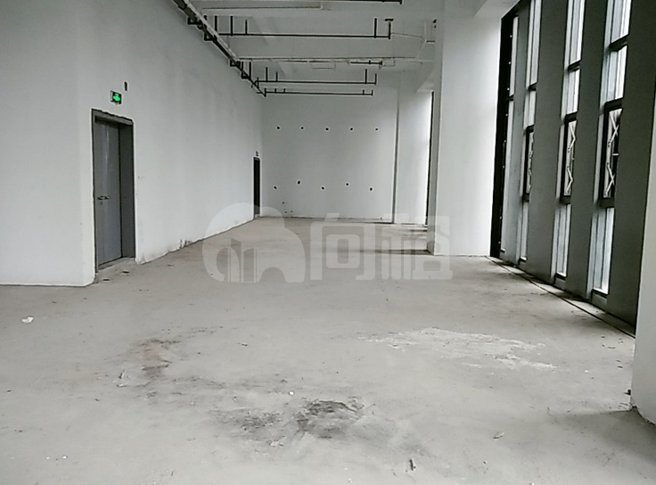 上海跨国采购中心写字楼 563m²办公室 4.5元/m²/天 毛坯