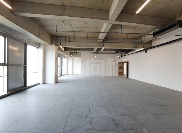 嘉定新城万达广场写字楼 215m²办公室出租 3.5元/m²/天 简单装修