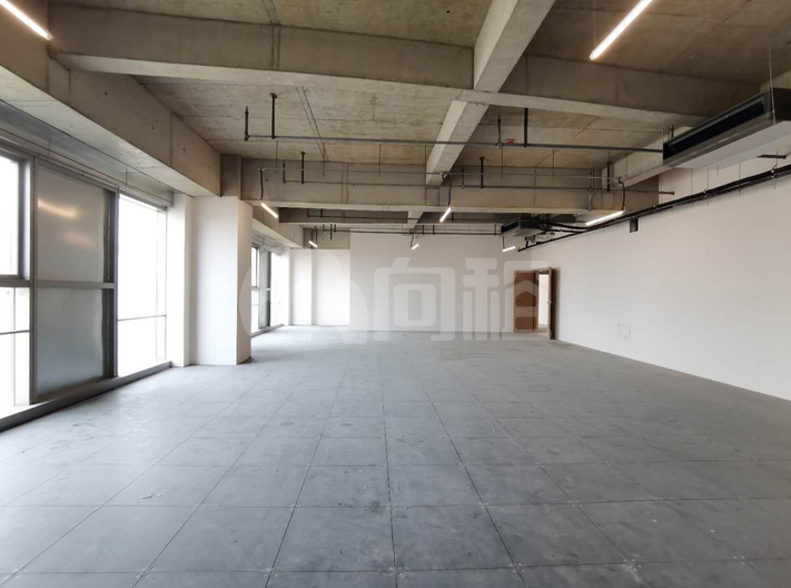 嘉定新城万达广场写字楼 212m²办公室出租 3.5元/m²/天 简单装修