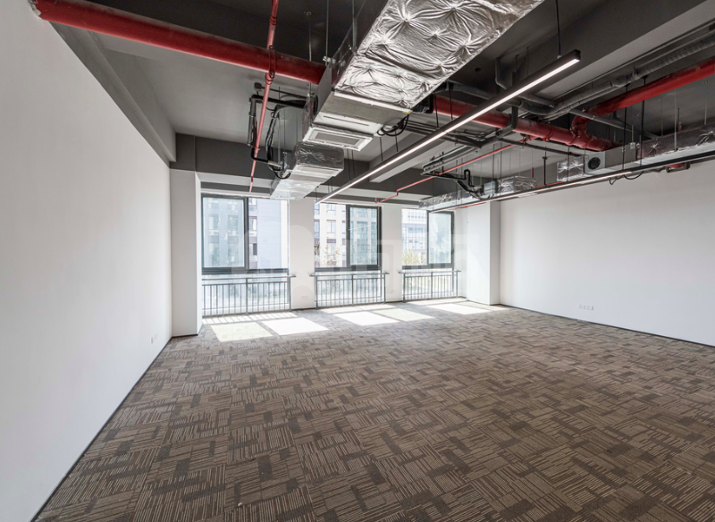 宝能未来空间写字楼 363m²办公室出租 1元/m²/天 简单装修