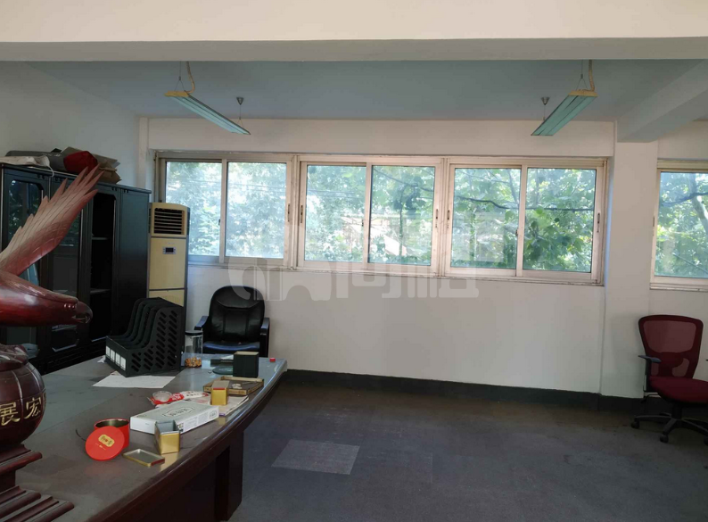神马创意园写字楼 138m²办公室出租 3.5元/m²/天 简单装修