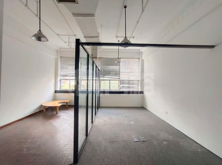 静安现代产业大厦写字楼 390m²办公室出租 5.5元/m²/天 简单装修