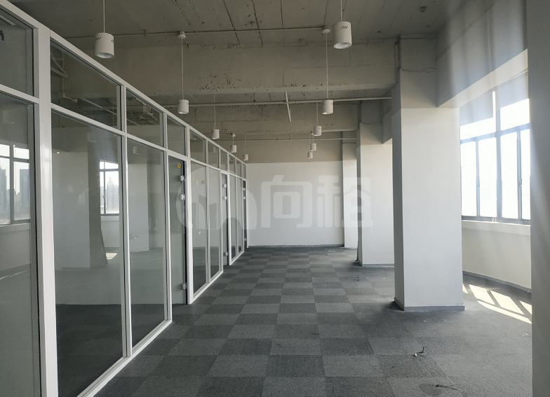 海东大楼写字楼 245m²办公室出租 4.2元/m²/天 简单装修