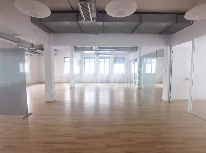 800秀创意园写字楼 400m²办公室出租 6.5元/m²/天 简单装修