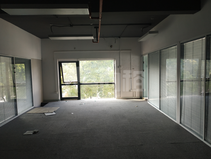 七宝德必易园写字楼 314m²办公室出租 3.5元/m²/天 简单装修