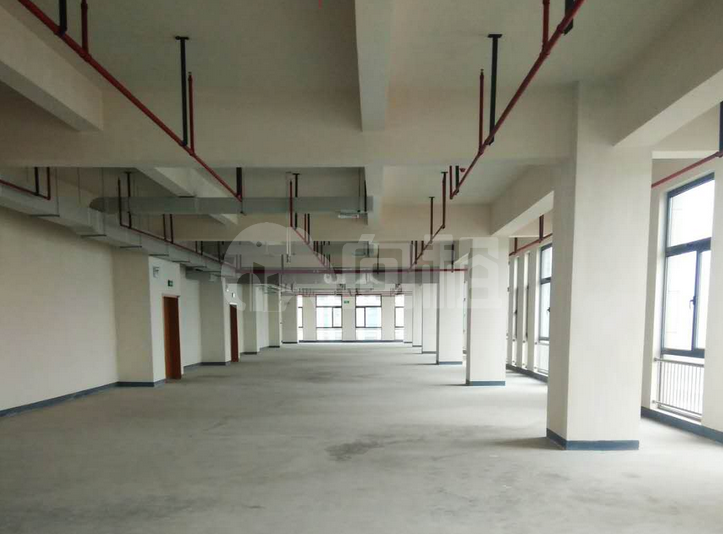 亚芯中心写字楼 439m²办公室出租 5.5元/m²/天 简单装修
