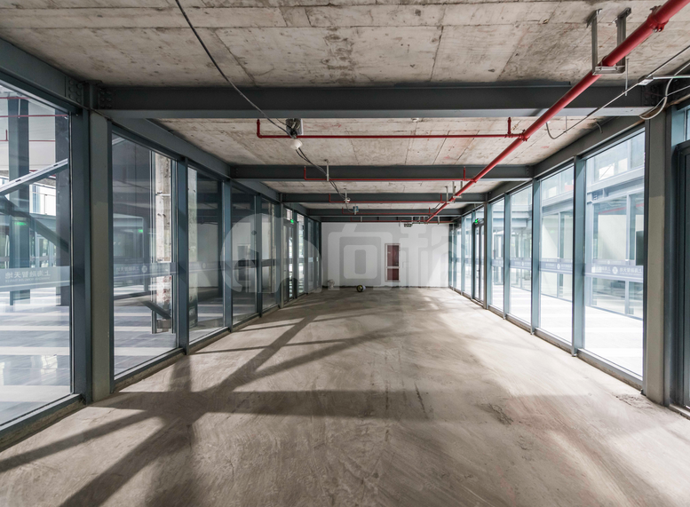 上海融智天地写字楼 320m²办公室出租 8元/m²/天 简单装修