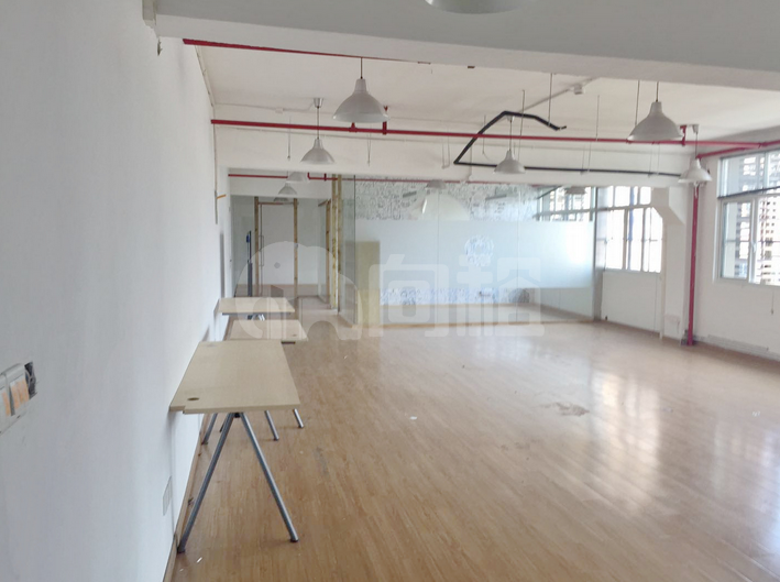新曹杨高新技术园区写字楼 1040m²办公室出租 2.4元/m²/天 简单装修