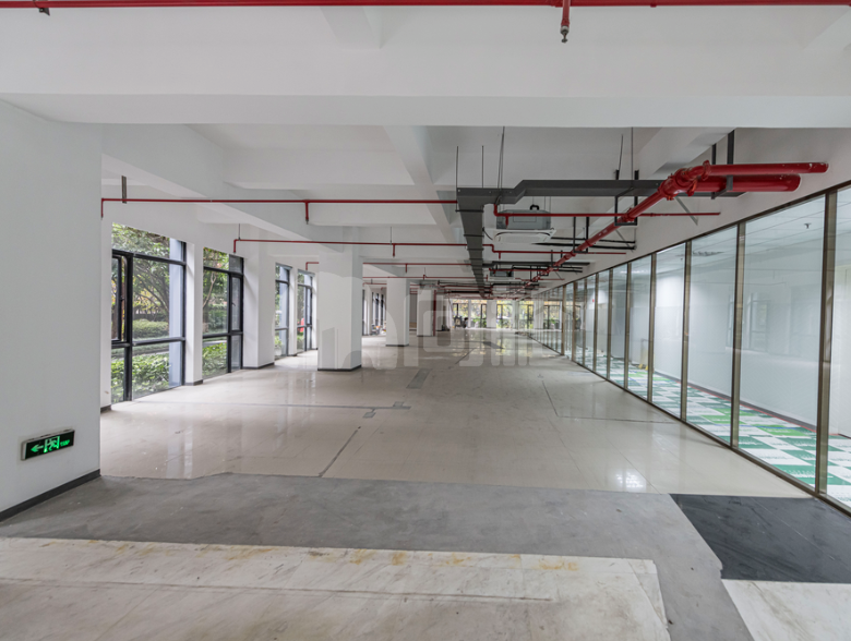 天华信息科技园写字楼 930m²办公室出租 5元/m²/天 简单装修