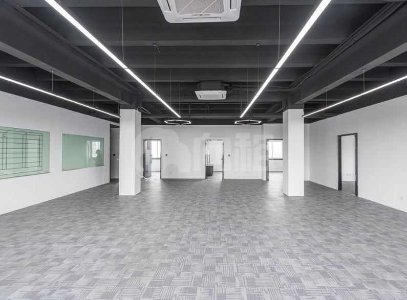 德必柏航创意园写字楼 370m²办公室出租 3元/m²/天 简单装修