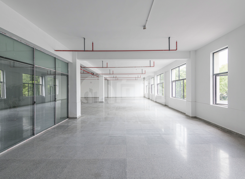 北虹桥创智空间写字楼 410m²办公室出租 2.1元/m²/天 简单装修