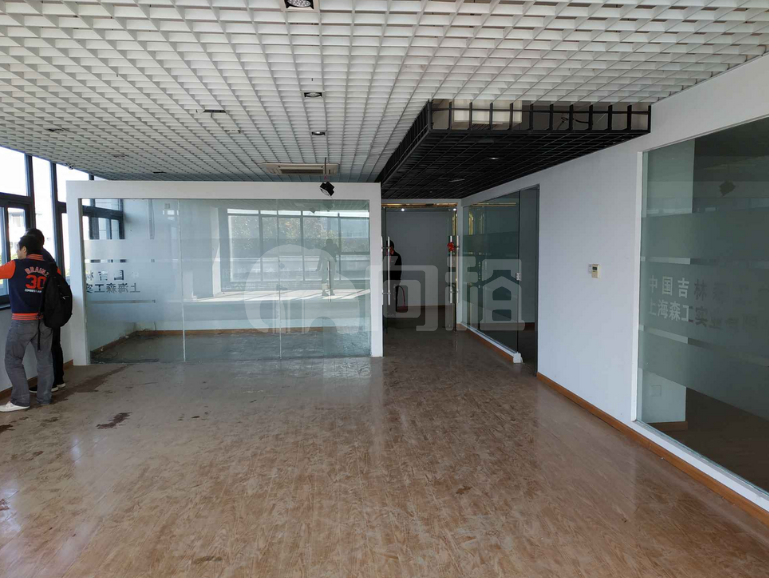 虹三产业园写字楼 312m²办公室出租 3.6元/m²/天 简单装修