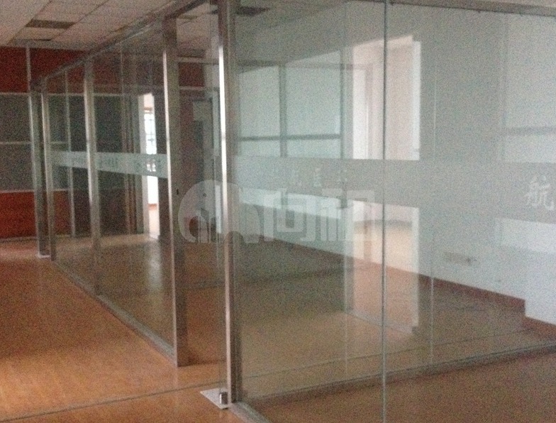 春申创意园写字楼 400m²办公室出租 3.8元/m²/天 简单装修