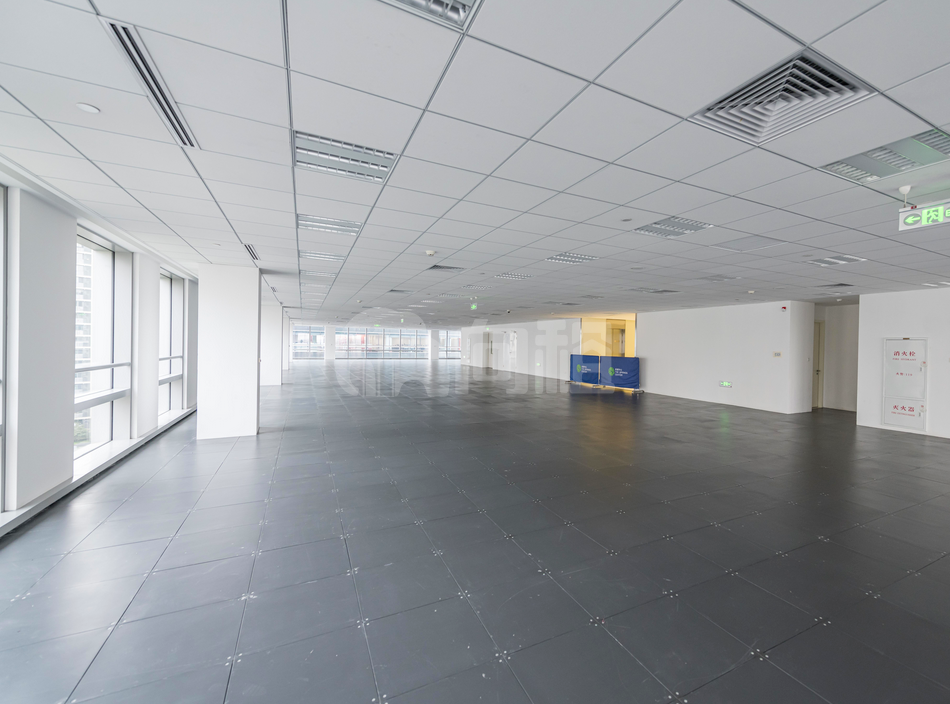 尚浦汇写字楼 2272m²办公室出租 6.6元/m²/天 简单装修
