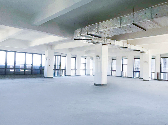 华泰中心写字楼 2446m²办公室出租 3.8元/m²/天 简单装修