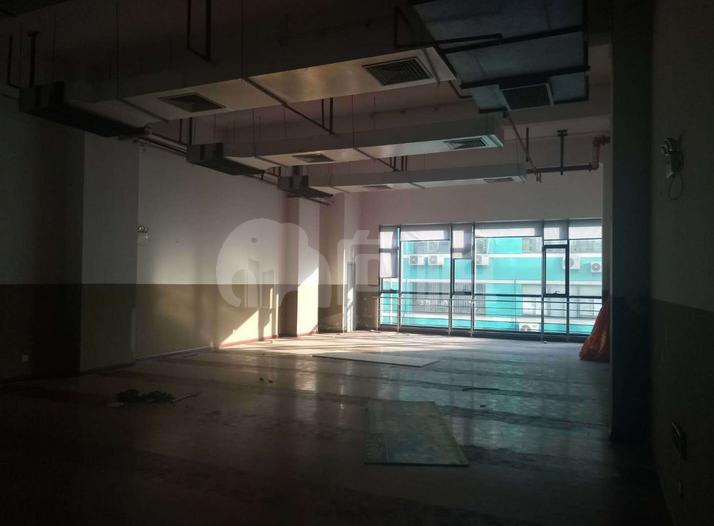 新曹杨科技大厦写字楼 2000m²办公室出租 3.1元/m²/天 简单装修