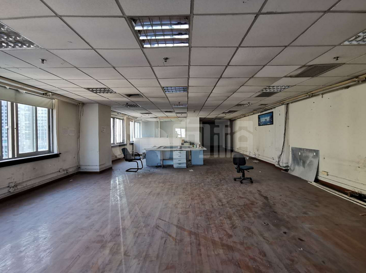 汇通大厦写字楼 290m²办公室出租 4元/m²/天 简单装修
