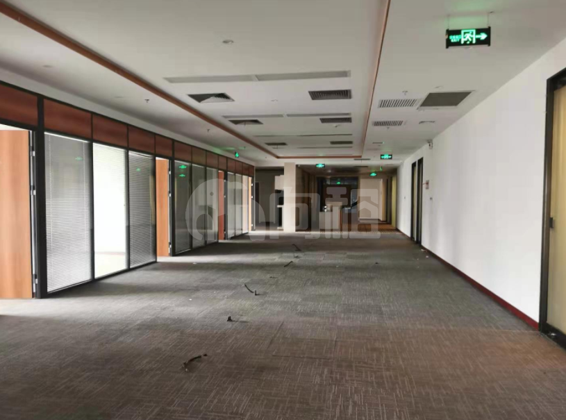 宝华中心写字楼 1055m²办公室出租 5元/m²/天 简单装修