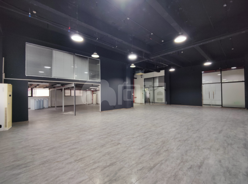 七宝德必易园写字楼 338m²办公室出租 3.3元/m²/天 简单装修
