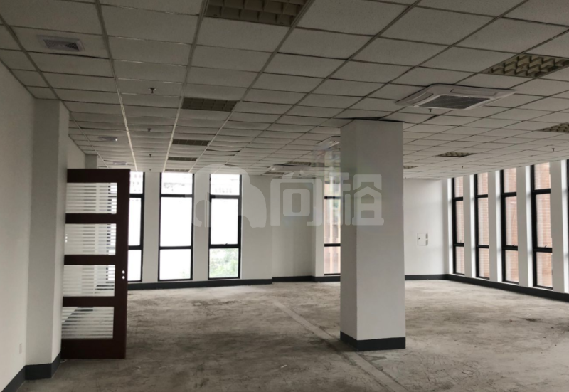 凯信国际广场写字楼 227m²办公室出租 3.7元/m²/天 简单装修